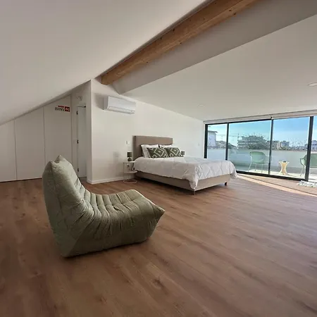 Loft Azemeis Homestay *